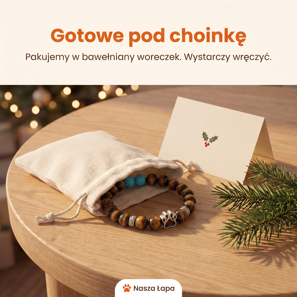 Bransoletka Jesienny Liść w bawełnianym woreczku obok świątecznej kartki, gotowe pod choinkę