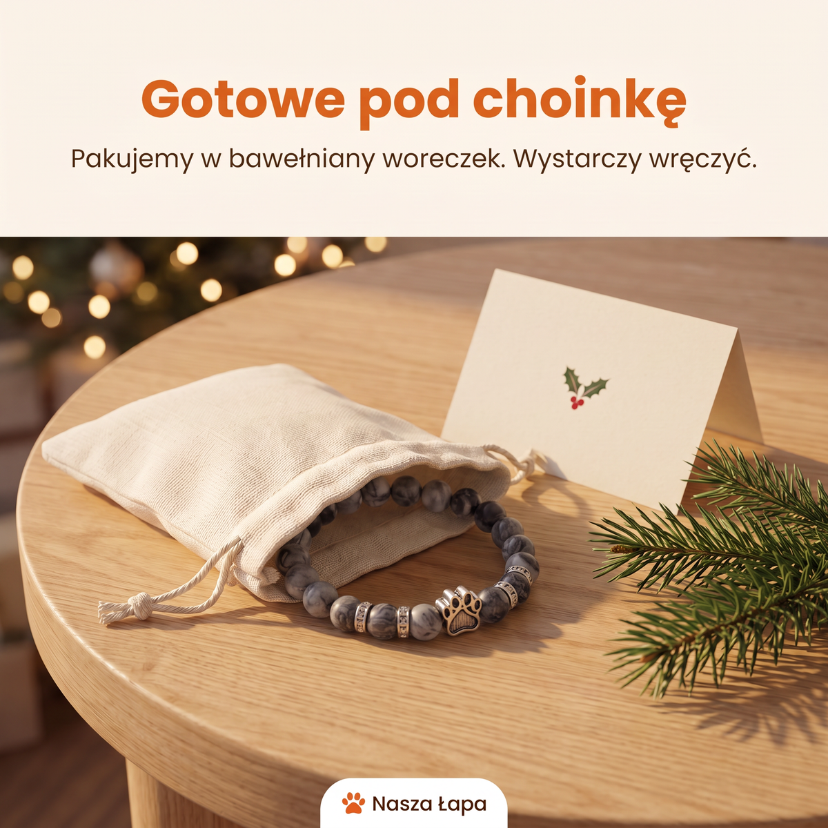 Bransoletka Polny Kamień w bawełnianym woreczku obok świątecznej kartki, gotowe pod choinkę