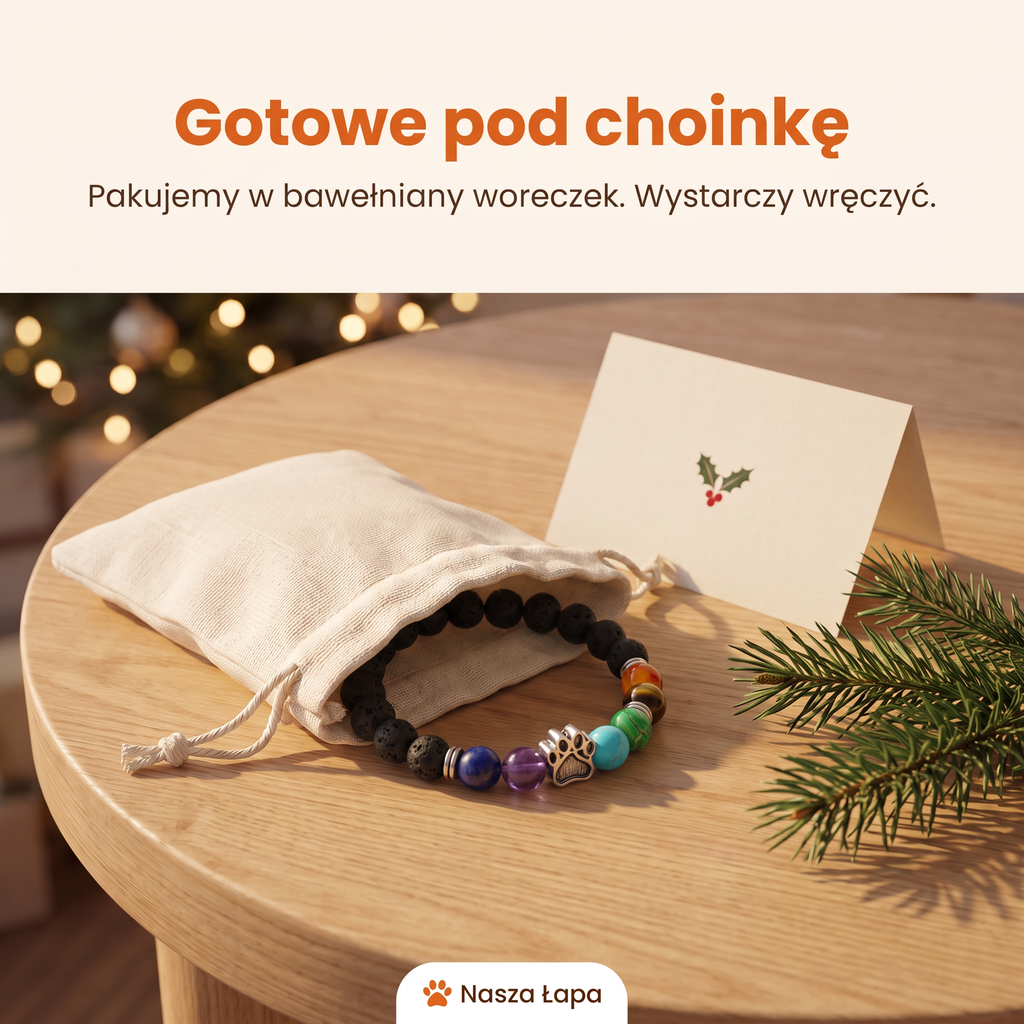 Bransoletka Świetliki w bawełnianym woreczku obok świątecznej kartki, gotowe pod choinkę