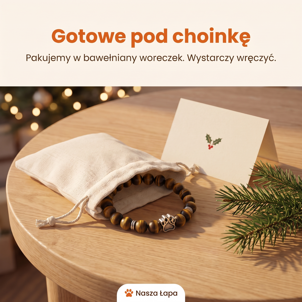 Bransoletka Złota Godzina w bawełnianym woreczku obok świątecznej kartki, gotowe pod choinkę